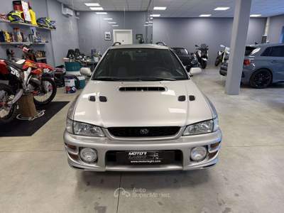 Subaru Impreza Impreza CW 2.0i T 16v Sport Look 4wd cat. Argento usata Baveno
