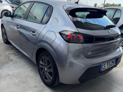 Peugeot 208 unico proprietario zero sinistri km certificati in fattura Grigio usata Trentola Ducenta