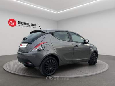 Lancia Ypsilon 1.0 FireFly 5 porte S&S Hybrid Ecochic Silver Grigio usata Maniago