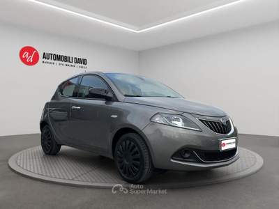Lancia Ypsilon 1.0 FireFly 5 porte S&S Hybrid Ecochic Silver Grigio usata Maniago