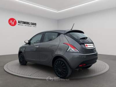 Lancia Ypsilon 1.0 FireFly 5 porte S&S Hybrid Ecochic Silver Grigio usata Maniago