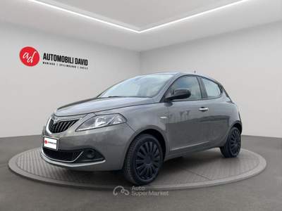 Lancia Ypsilon 1.0 FireFly 5 porte S&S Hybrid Ecochic Silver Grigio usata Maniago