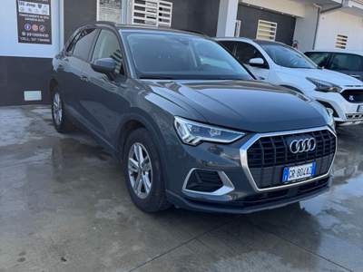 Audi Q3 unico proprietario zero sinistri km certificati in fattura Grigio usata Trentola Ducenta