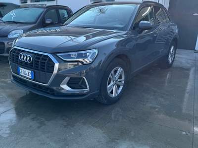 Audi Q3 unico proprietario zero sinistri km certificati in fattura Grigio usata Trentola Ducenta