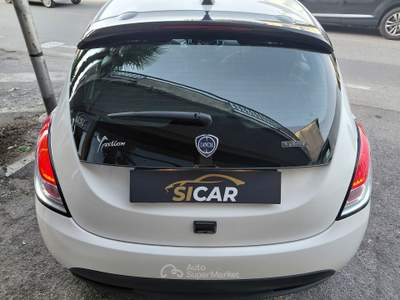 Lancia Ypsilon 1.0 hybrid 70cv Gold Adatta a neopatentati Bianco usata Fagnano Olona