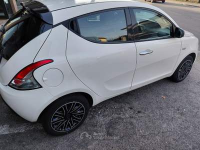 Lancia Ypsilon 1.0 hybrid 70cv Gold Adatta a neopatentati Bianco usata Fagnano Olona