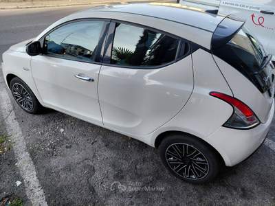 Lancia Ypsilon 1.0 hybrid 70cv Gold Adatta a neopatentati Bianco usata Fagnano Olona