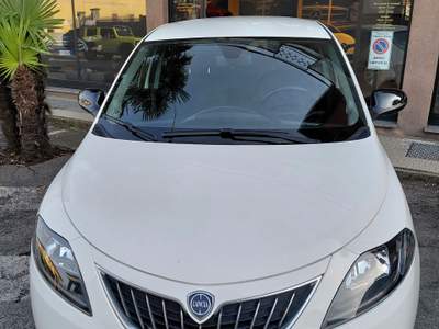 Lancia Ypsilon 1.0 hybrid 70cv Gold Adatta a neopatentati Bianco usata Fagnano Olona