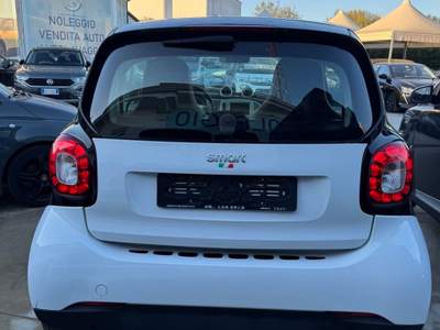 Smart ForTwo unico proprietario zero sinistri km certificati in fattura Bianco usata Trentola Ducenta