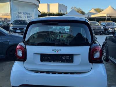 Smart ForTwo unico proprietario zero sinistri km certificati in fattura Bianco usata Trentola Ducenta