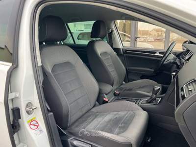 Volkswagen Golf Golf var. 1.4 tgi Executive 110cv dsg Bianco usata Agliana