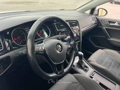Volkswagen Golf Golf var. 1.4 tgi Executive 110cv dsg Bianco usata Agliana