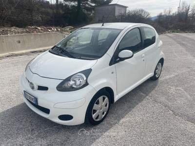 Toyota Aygo 12V VVT-i 5 porte Deep Ocean Connect usata Popoli