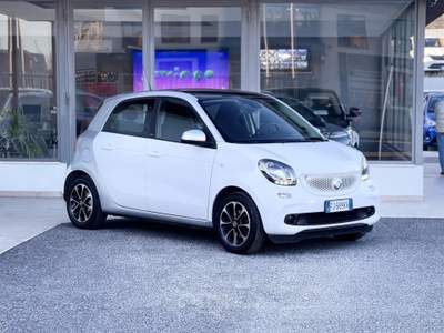 Smart ForFour Benzina 71CV E6 Automatica Neo. - 2017 Bianco usata Roma