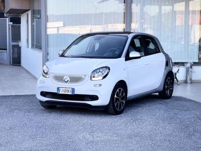 Smart ForFour Benzina 71CV E6 Automatica Neo. - 2017 Bianco usata Roma
