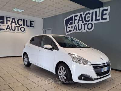 Peugeot 208 Van Bianco usata Oleggio