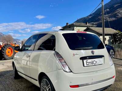 Lancia Ypsilon MOMO DESIGN, doppio tetto panoramico apribile Bianco usata Ardenno