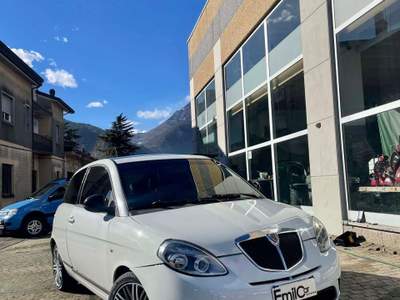 Lancia Ypsilon MOMO DESIGN, doppio tetto panoramico apribile Bianco usata Ardenno
