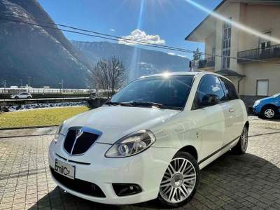 Lancia Ypsilon MOMO DESIGN, doppio tetto panoramico apribile Bianco usata Ardenno