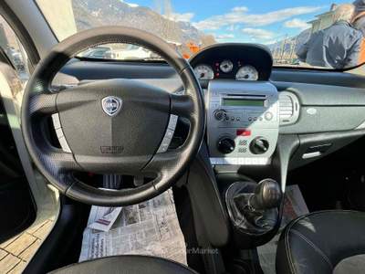 Lancia Ypsilon MOMO DESIGN, doppio tetto panoramico apribile Bianco usata Ardenno
