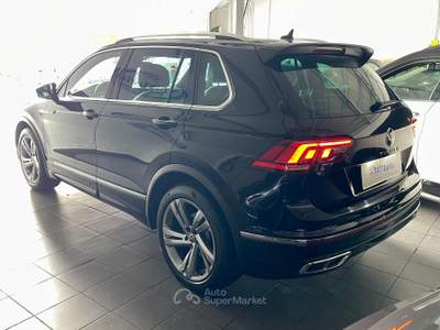 Volkswagen Tiguan R-Line 150cv dsg Fari "IQ. Light Led - Navi - Cerchi 19" Nero usata COSOLETO