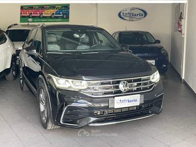 Volkswagen Tiguan R-Line 150cv dsg Fari "IQ. Light Led - Navi - Cerchi 19" Nero usata COSOLETO