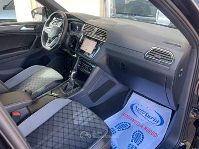Volkswagen Tiguan R-Line 150cv dsg Fari "IQ. Light Led - Navi - Cerchi 19" Nero usata COSOLETO