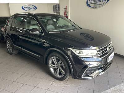 Volkswagen Tiguan R-Line 150cv dsg Fari "IQ. Light Led - Navi - Cerchi 19" Nero usata COSOLETO