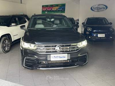Volkswagen Tiguan R-Line 150cv dsg Fari "IQ. Light Led - Navi - Cerchi 19" Nero usata COSOLETO