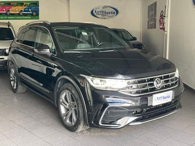 Volkswagen Tiguan R-Line 150cv dsg Fari "IQ. Light Led - Navi - Cerchi 19" Nero usata COSOLETO