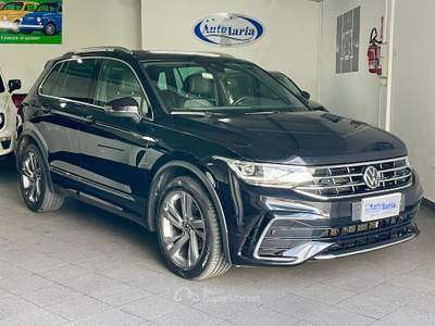 Volkswagen Tiguan R-Line 150cv dsg Fari "IQ. Light Led - Navi - Cerchi 19" Nero usata COSOLETO