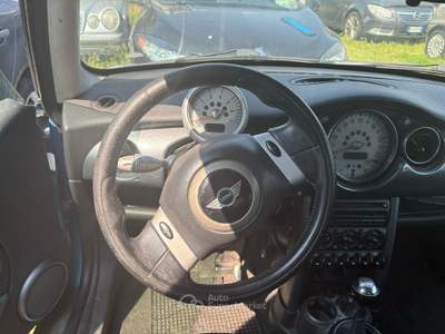 MINI One AUTO PER COMMERCIANTE NON RICONDIZIONATA Mini 1.4 tdi One D de luxe Blu/Azzurro usata Meda