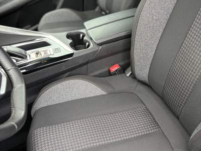 Peugeot 3008 Peugeot 3008 Blue HDI 13 Bianco usata Pozzuoli