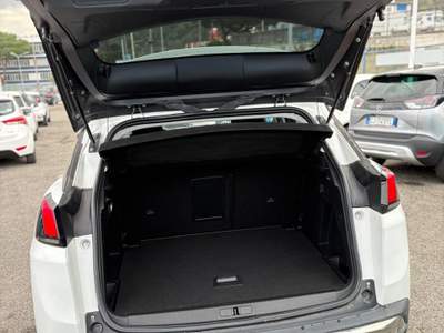 Peugeot 3008 Peugeot 3008 Blue HDI 13 Bianco usata Pozzuoli