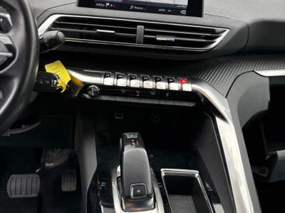 Peugeot 3008 Peugeot 3008 Blue HDI 13 Bianco usata Pozzuoli