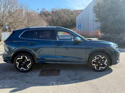 Volkswagen Tiguan 2.0 tdi R-Line 150cv dsg Verde usata Pianoro