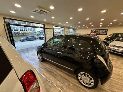 Lancia Ypsilon Diva Nero usata Pieve a Nievole