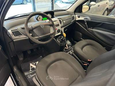 Lancia Ypsilon Diva Nero usata Pieve a Nievole