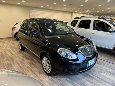 Lancia Ypsilon Diva Nero usata Pieve a Nievole