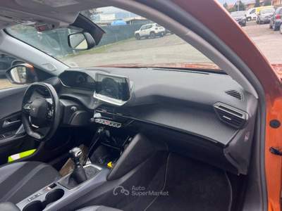Peugeot 2008 1.2 puretech Allure s&s 100cv Arancione usata Agliana