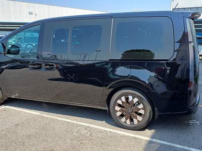Hyundai Staria 2.2 AT 4WD 7 posti Luxury ( NO VINCOLO FINANZIARIO ) Nero usata Veggiano