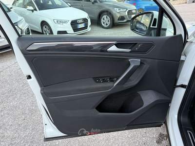 Volkswagen Tiguan Tiguan II 2021 2.0 tdi Life 150cv dsg Bianco usata Foligno