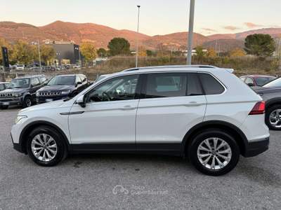 Volkswagen Tiguan Tiguan II 2021 2.0 tdi Life 150cv dsg Bianco usata Foligno