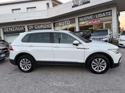 Volkswagen Tiguan Tiguan II 2021 2.0 tdi Life 150cv dsg Bianco usata Foligno
