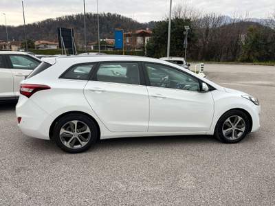 Hyundai i30 i30 SW  COMFORT 1.6 crdi 110cv Bianco usata Buja