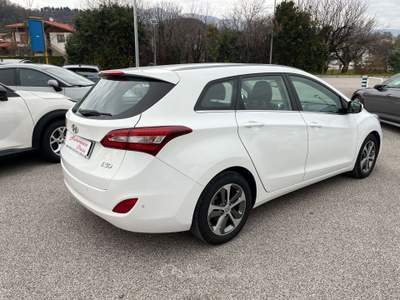 Hyundai i30 i30 SW  COMFORT 1.6 crdi 110cv Bianco usata Buja