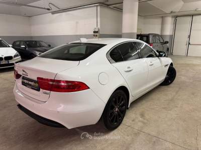 Jaguar XE 2.0 D 180 CV aut. Pure Bianco usata Bergamo