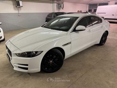 Jaguar XE 2.0 D 180 CV aut. Pure Bianco usata Bergamo