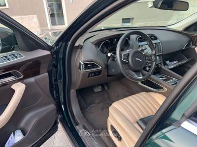 Jaguar F-Pace F-Pace 2.0d i4 Prestige awd 180cv auto my18 Verde usata Gaggiolo di Cantello