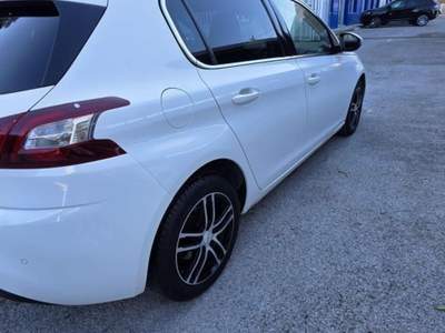 Peugeot 308 BlueHDi 120 S&S Allure Bianco usata Pagani